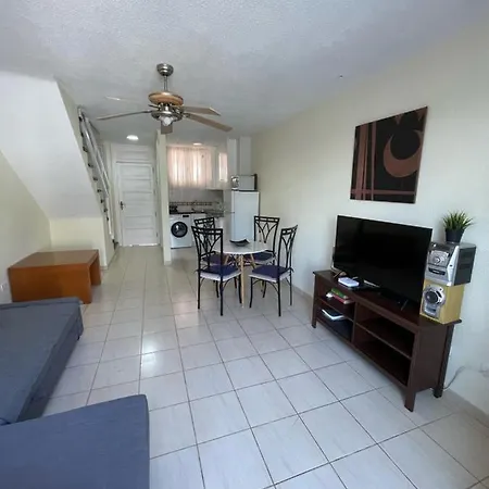 With 2 Bedrooms דירה